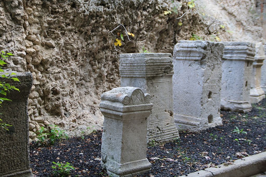 Historia y origen de los cipos funerarios