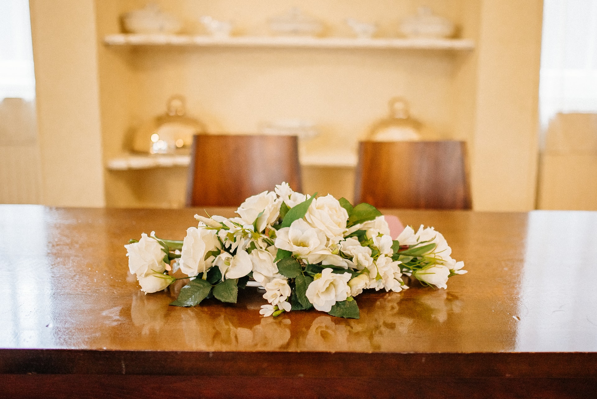 El significado de las flores para un funeral